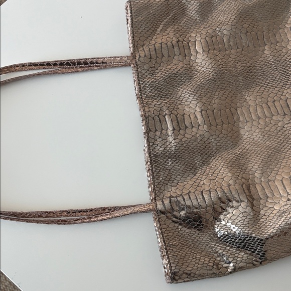 Elegant Carlos Falchi Metallic Rose Gold Tote Bag - Picture 4 of 4